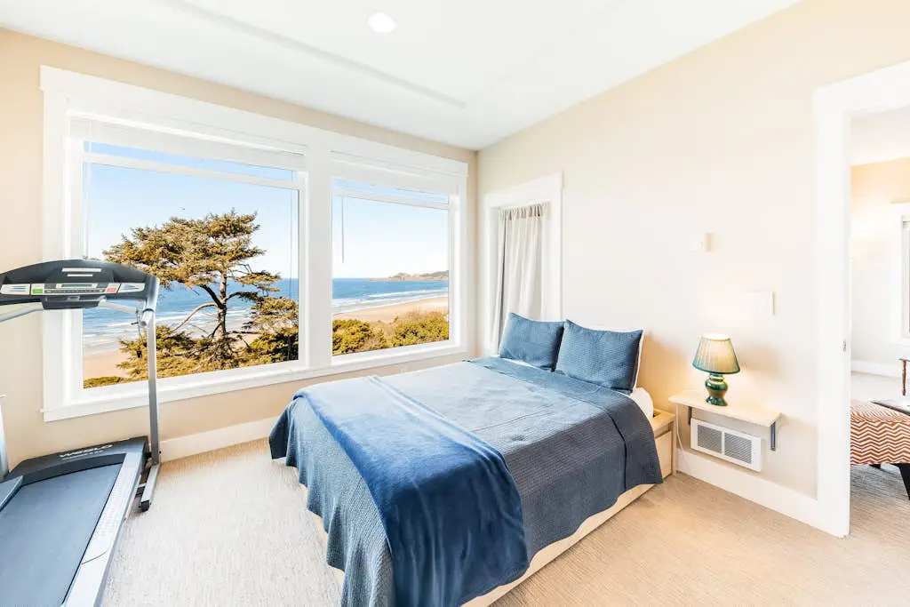 Oceanfront top floor condo with stunning views gas fireplace and grill