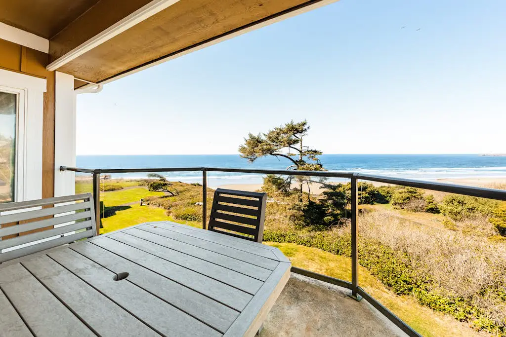 Oceanfront top floor condo with stunning views gas fireplace and grill