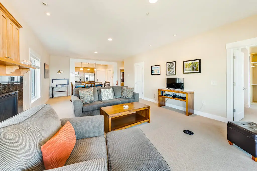 Oceanfront top floor condo with stunning views gas fireplace and grill
