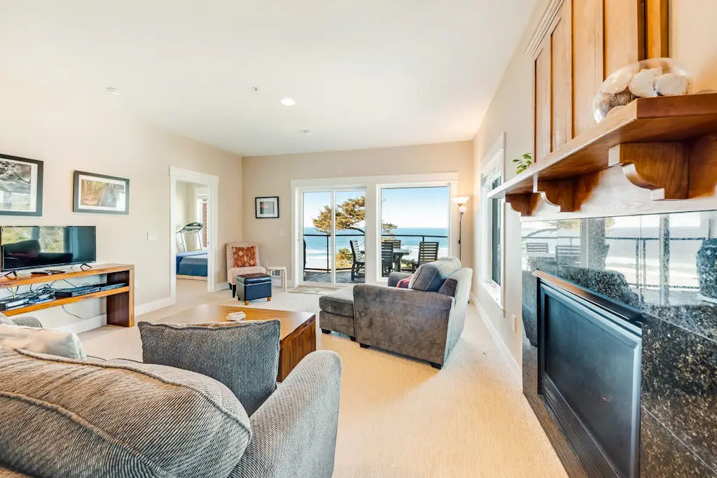 Oceanfront top floor condo with stunning views gas fireplace and grill