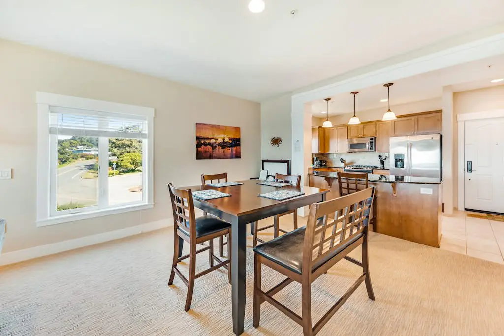 Oceanfront top floor condo with stunning views gas fireplace and grill