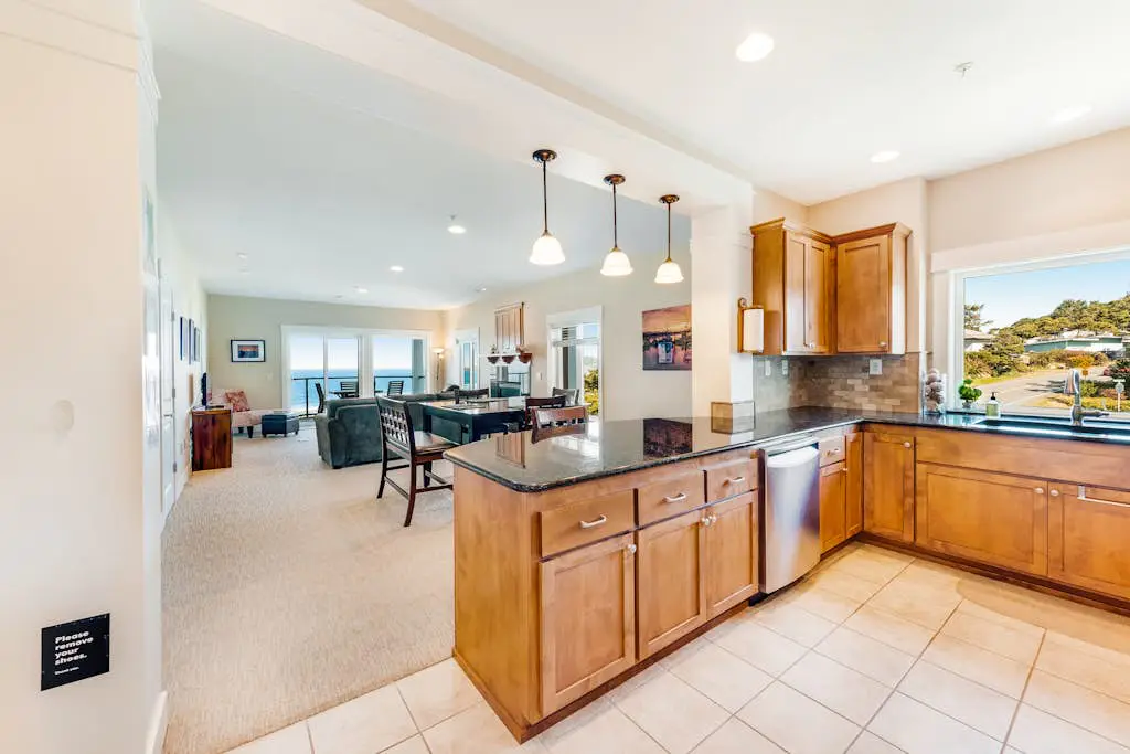 Oceanfront top floor condo with stunning views gas fireplace and grill