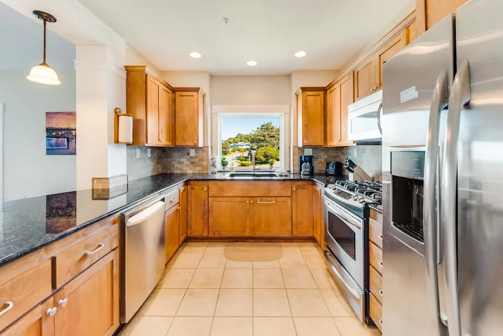 Oceanfront top floor condo with stunning views gas fireplace and grill