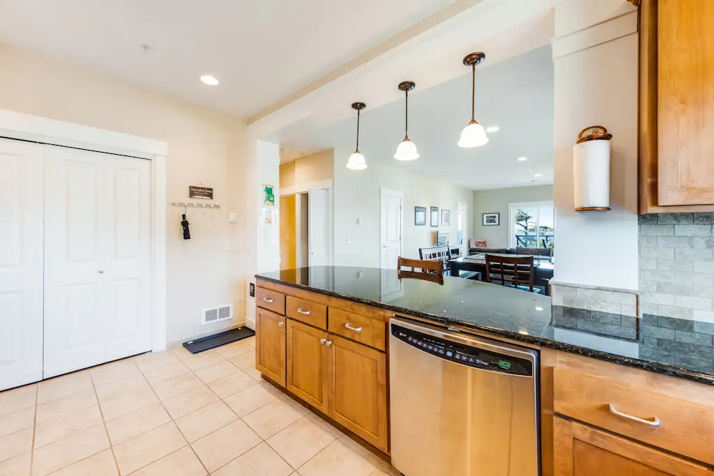 Oceanfront top floor condo with stunning views gas fireplace and grill