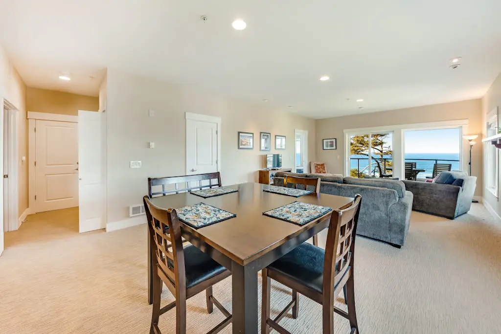Oceanfront top floor condo with stunning views gas fireplace and grill