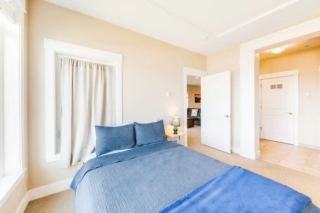 Oceanfront top floor condo with stunning views gas fireplace and grill