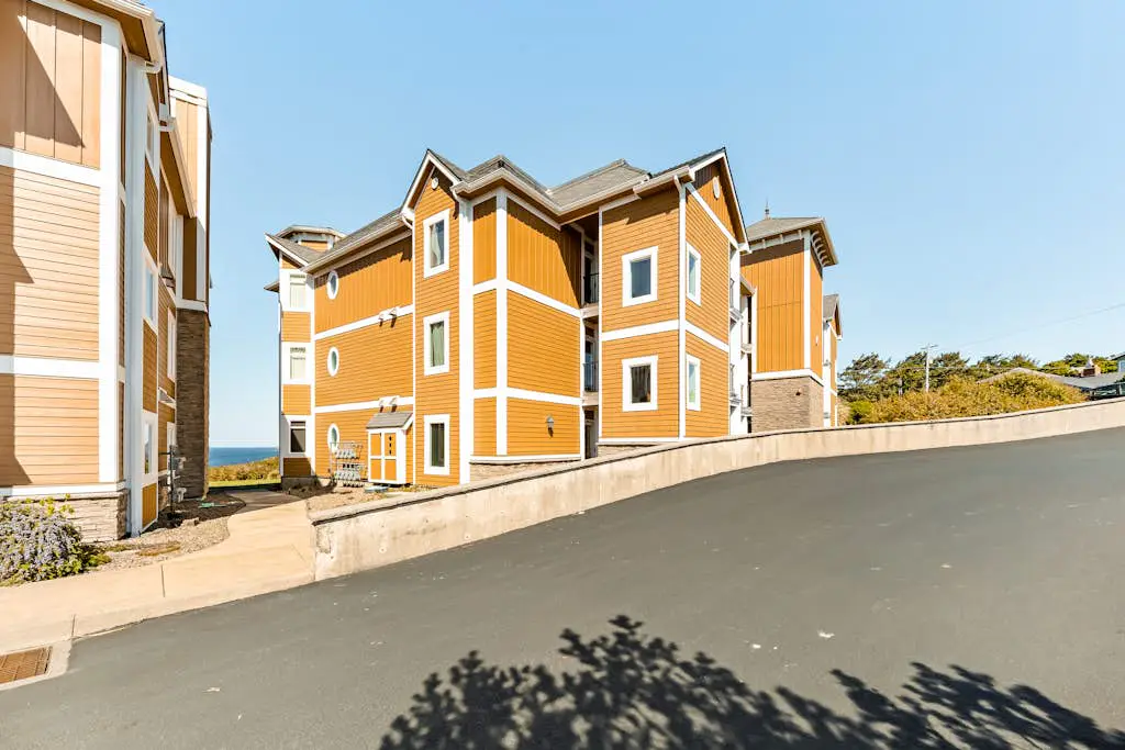 Oceanfront top floor condo with stunning views gas fireplace and grill