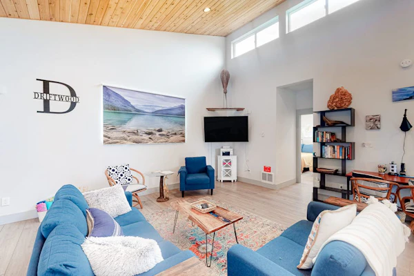 Beachy, Dog-Friendly Home Near the Coast with Free WiFi & a Kitchenette