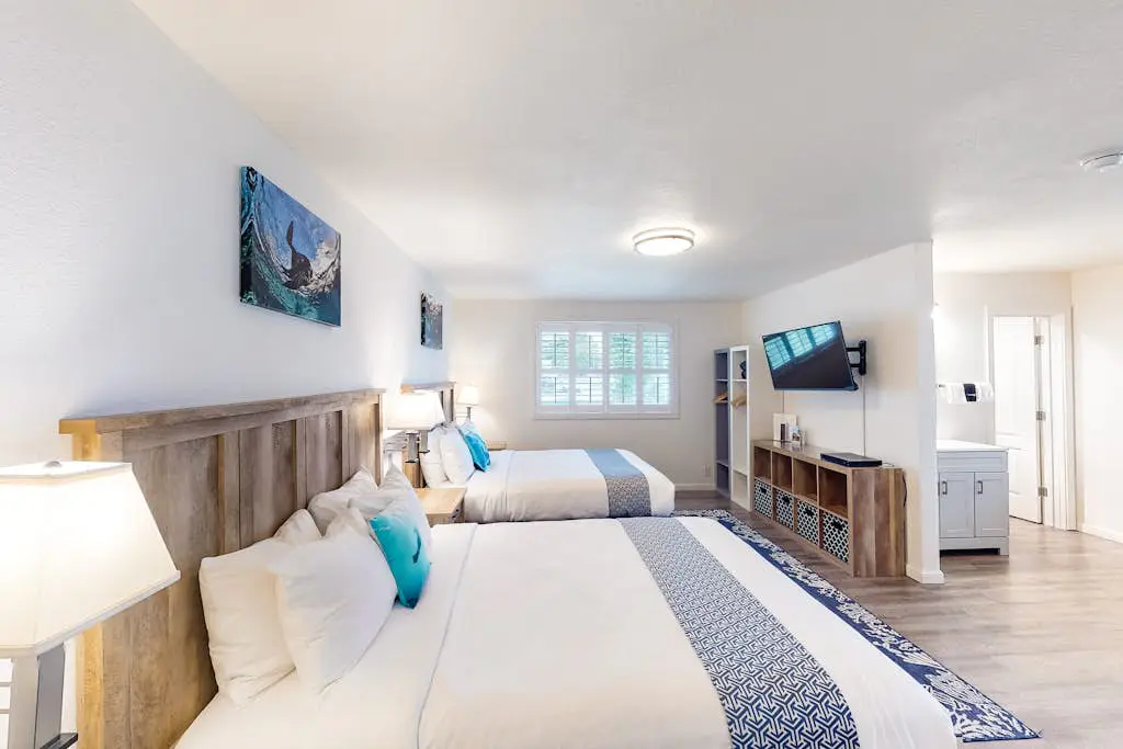 Lamplighter Inn - 104 Sea Lion Cave