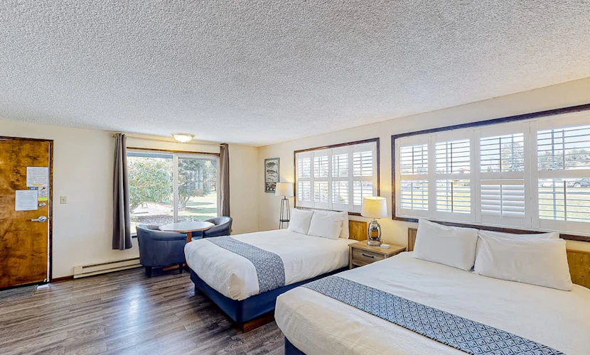 The Lamplighter Inn - Unit 116 & 117 | Motel in downtown Bandon