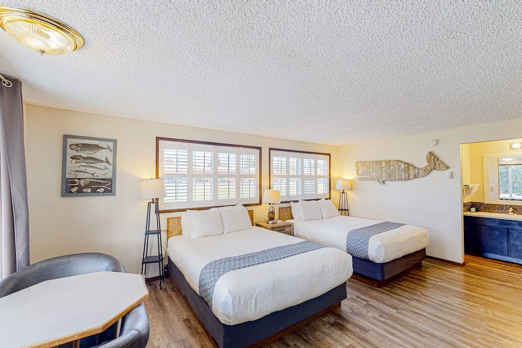 The Lamplighter Inn - Unit 116 & 117 | Motel in downtown Bandon