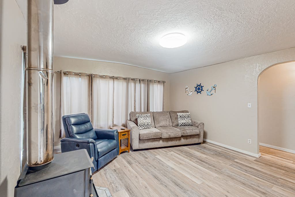 Home near the ocean with wood stove, large yard, washer&dryer, streaming, patio