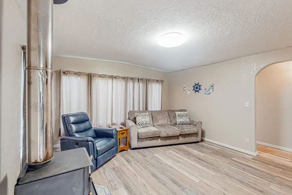 Home near the ocean with wood stove, large yard, washer&dryer, streaming, patio
