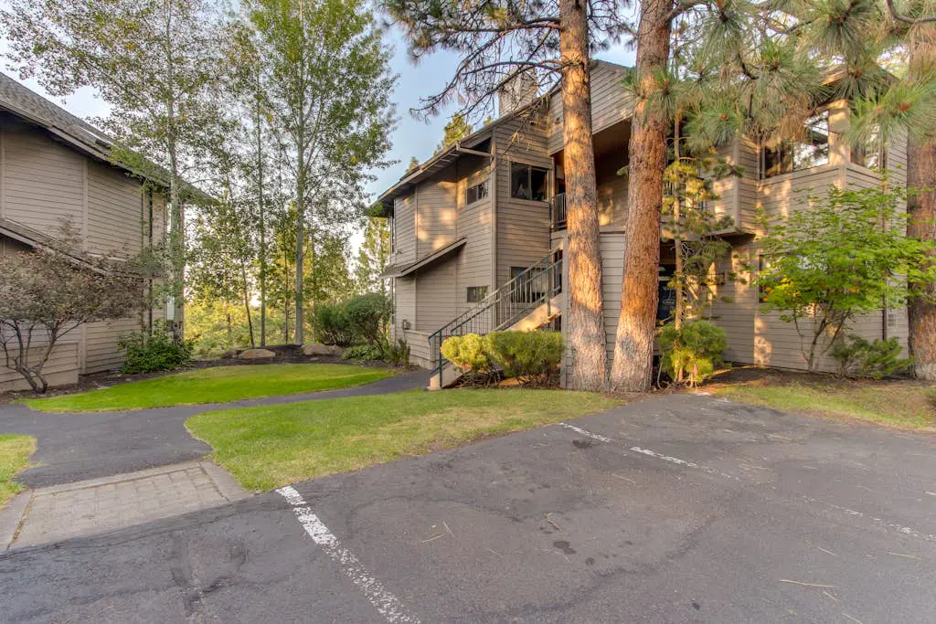 Mt Bachelor Village - Seclusion in Century West