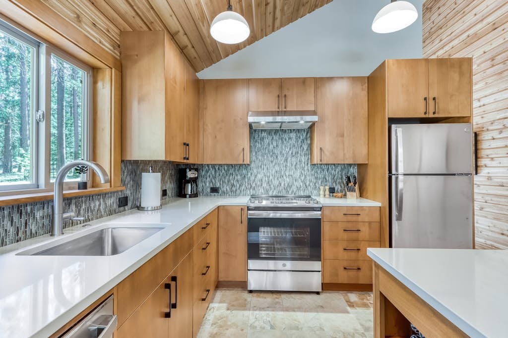 Perfect lakeside retreat near town with furnished deck & grill