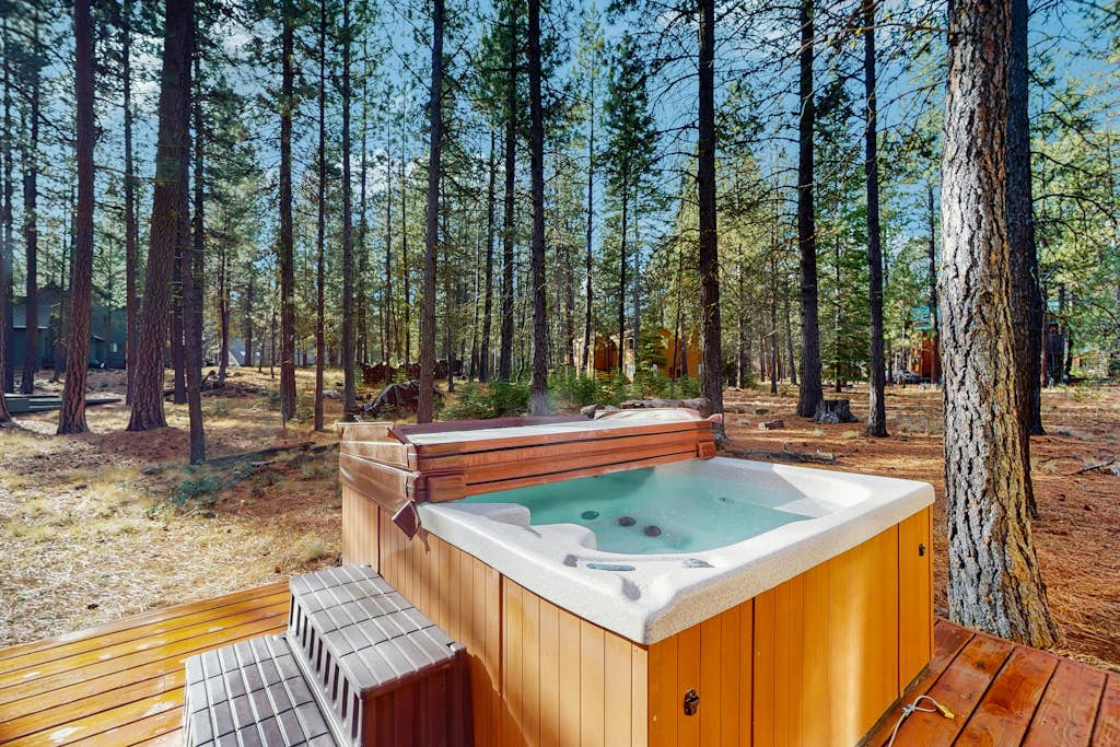 Cozy family friend home w/ private hot tub, gas grill & shared amenities