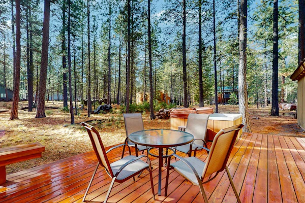 Cozy family friend home w/ private hot tub, gas grill & shared amenities