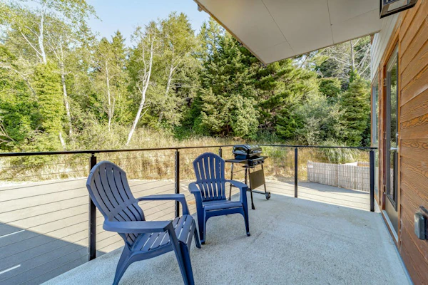 Stunner apartments with fireplace, grill, partial ocean views & partial AC