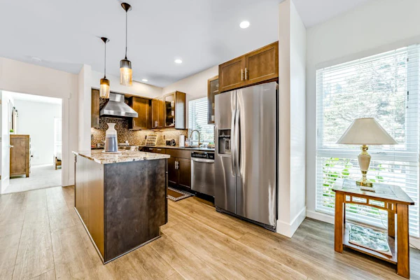 Beautiful apartments with fireplace, partial ocean views, washer/dryer, grill