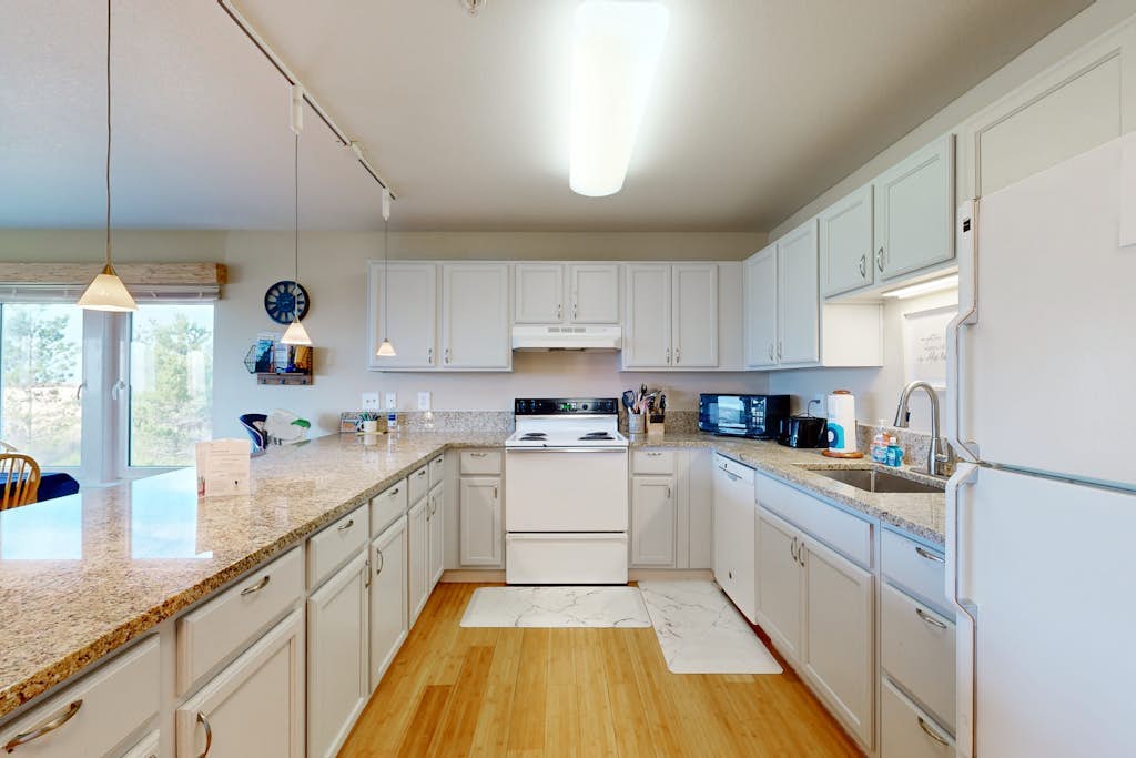 Oceanfront Condo with stunning views, WIFI, W&D, fireplace, & great location