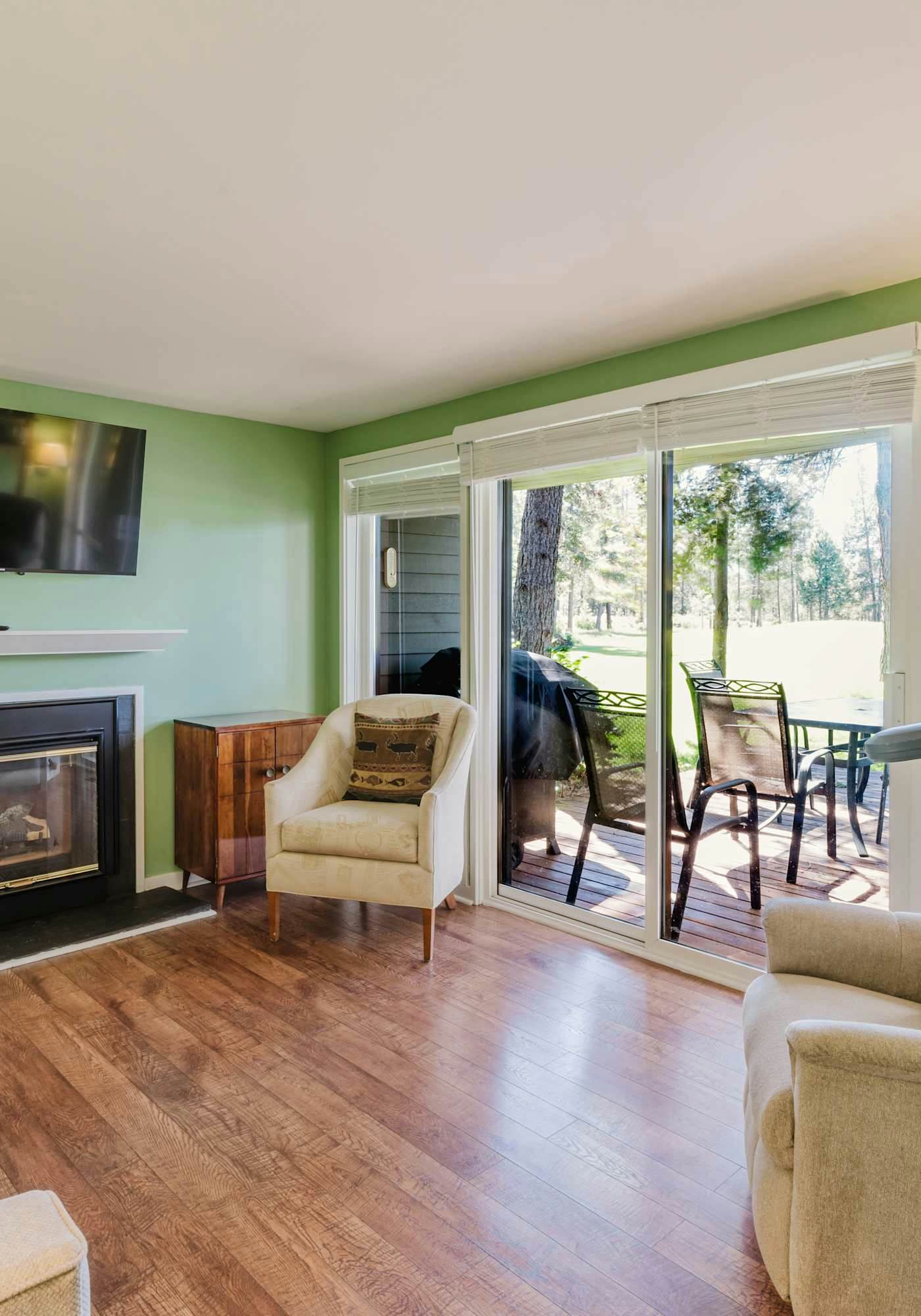 Dog-friendly condo with 6 SHARC passes & great golf course views