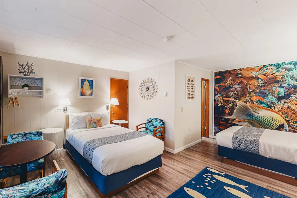 Lamplighter Inn - 111 Tropical Fish Cove