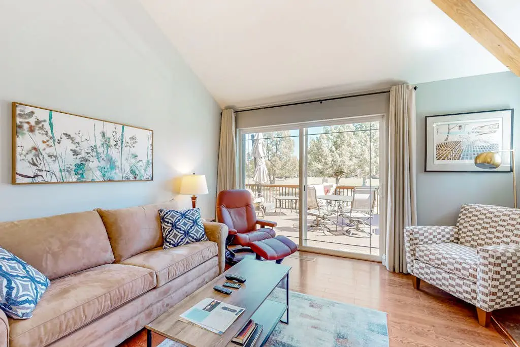 Relaxation & Adventure in Eagle Crest - Charming Townhouse with Resort Amenities