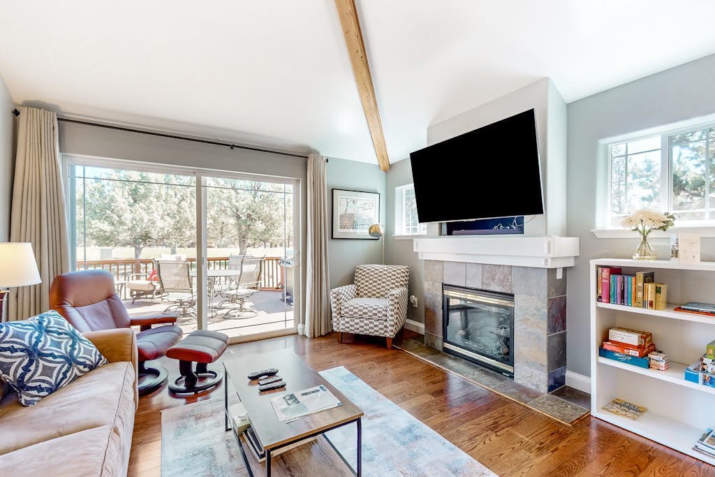 Relaxation & Adventure in Eagle Crest - Charming Townhouse with Resort Amenities