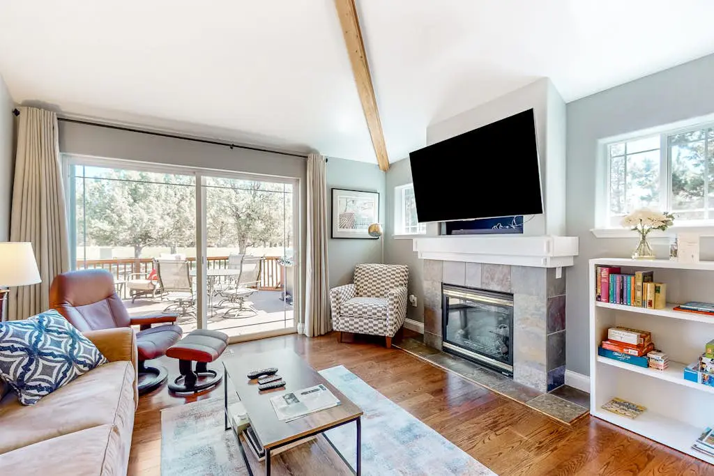 Relaxation & Adventure in Eagle Crest - Charming Townhouse with Resort Amenities
