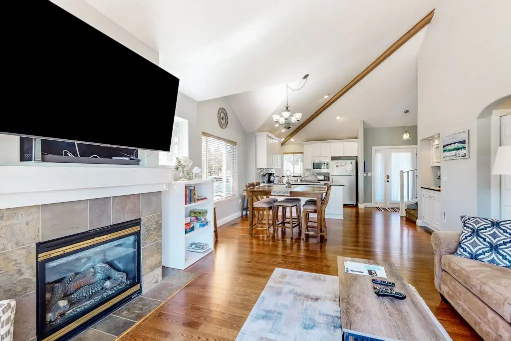 Relaxation & Adventure in Eagle Crest - Charming Townhouse with Resort Amenities
