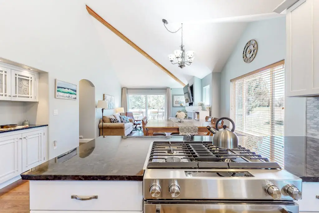 Relaxation & Adventure in Eagle Crest - Charming Townhouse with Resort Amenities
