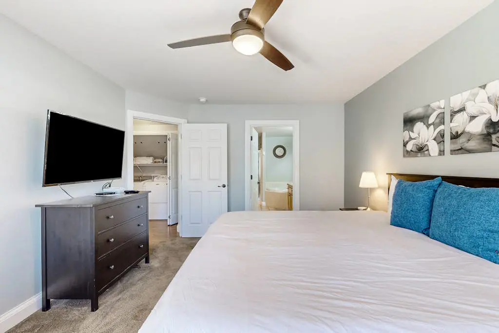 Relaxation & Adventure in Eagle Crest - Charming Townhouse with Resort Amenities