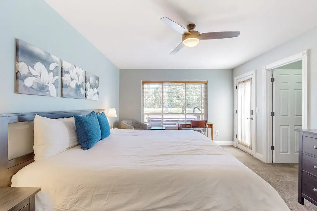 Relaxation & Adventure in Eagle Crest - Charming Townhouse with Resort Amenities