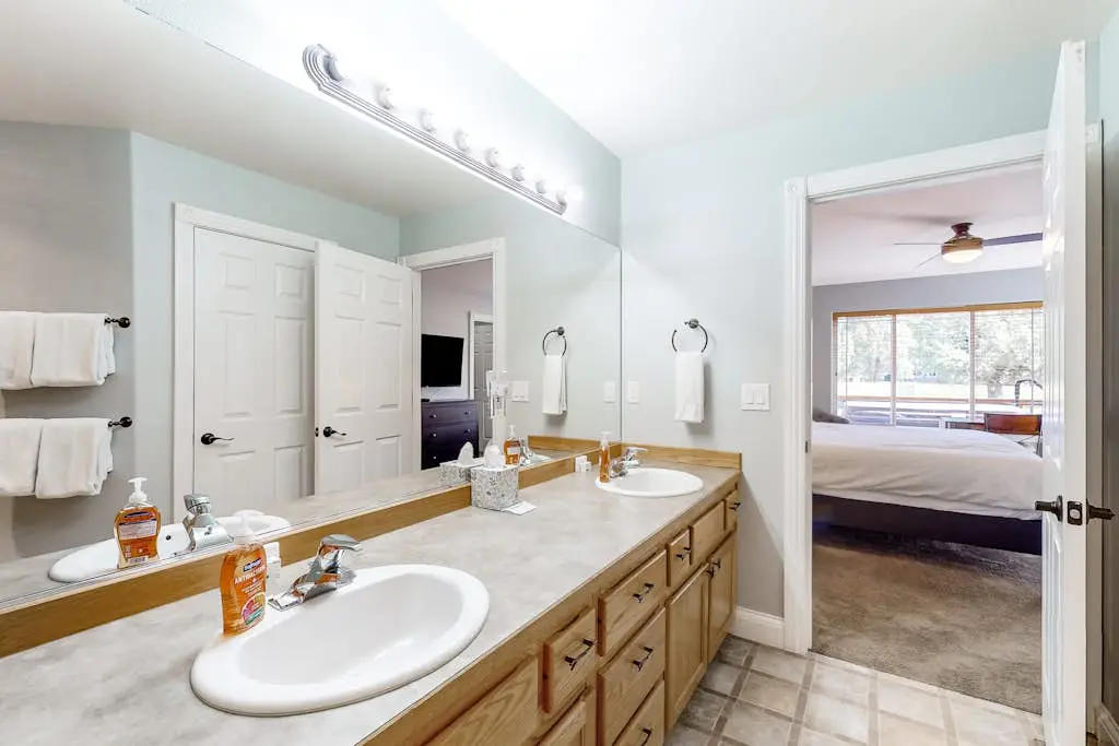 Relaxation & Adventure in Eagle Crest - Charming Townhouse with Resort Amenities