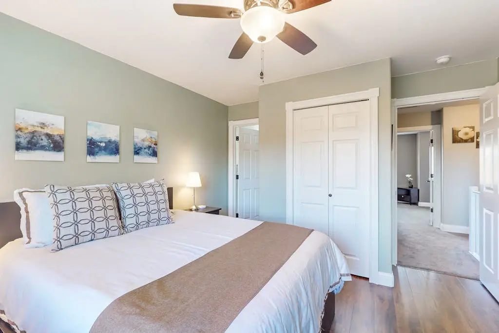 Relaxation & Adventure in Eagle Crest - Charming Townhouse with Resort Amenities