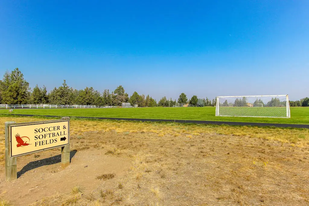 Relaxation & Adventure in Eagle Crest - Charming Townhouse with Resort Amenities