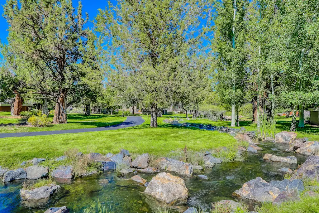 Relaxation & Adventure in Eagle Crest - Charming Townhouse with Resort Amenities