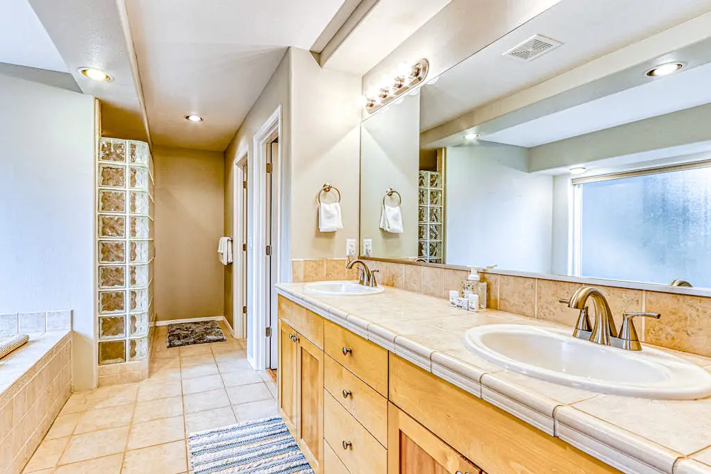 Stunning home on The Ridge Course with grill, pools, sport courts, hot tub, gym