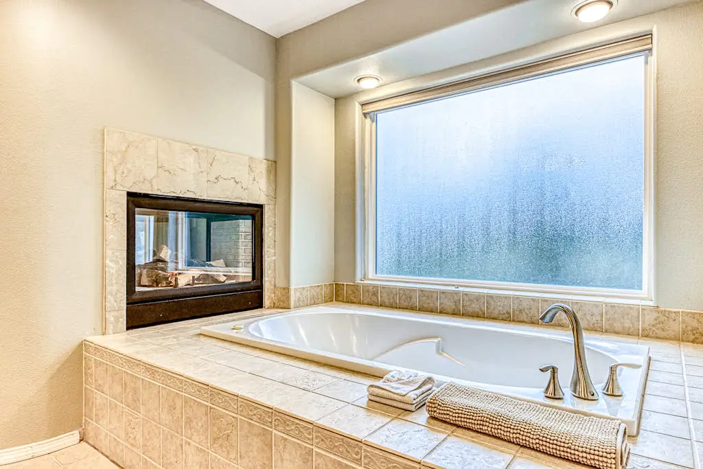 Stunning home on The Ridge Course with grill, pools, sport courts, hot tub, gym