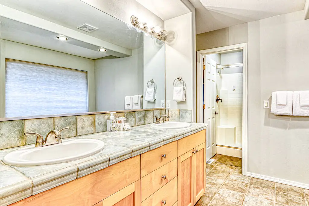 Stunning home on The Ridge Course with grill, pools, sport courts, hot tub, gym