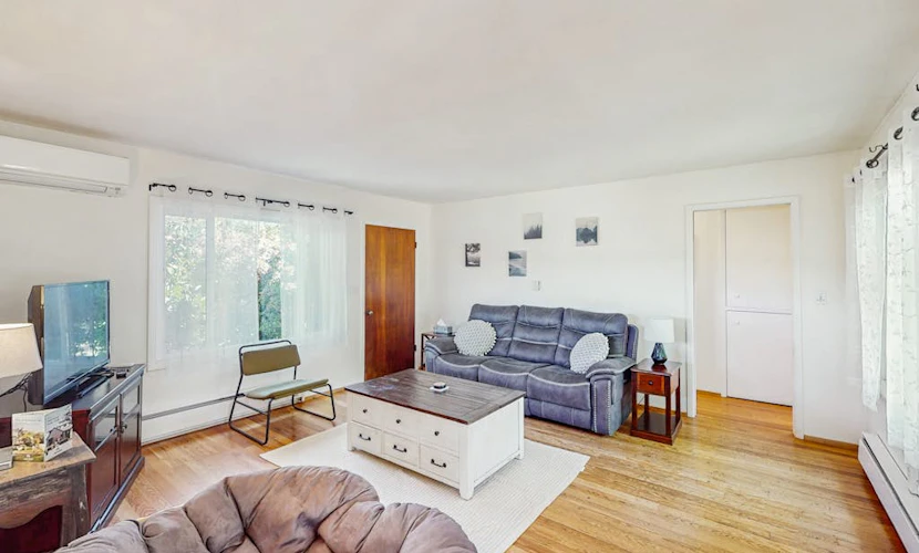 Family and dog-friendly cozy home with gas grill, patio, laundry and Wi-Fi