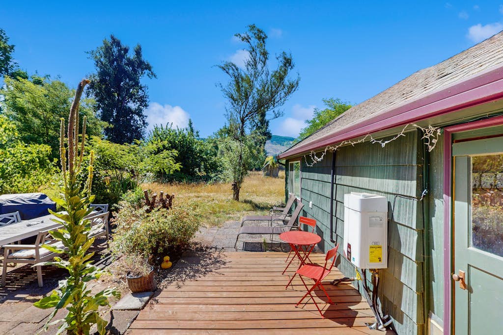 Family and dog-friendly cozy home with gas grill, patio, laundry and Wi-Fi