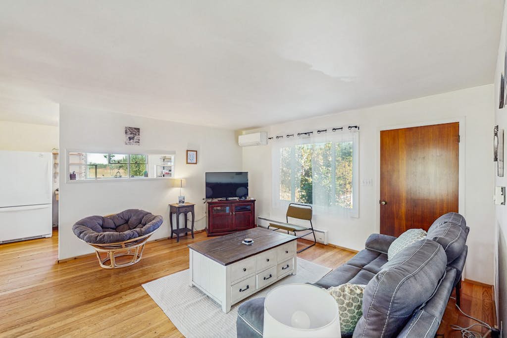 Family and dog-friendly cozy home with gas grill, patio, laundry and Wi-Fi