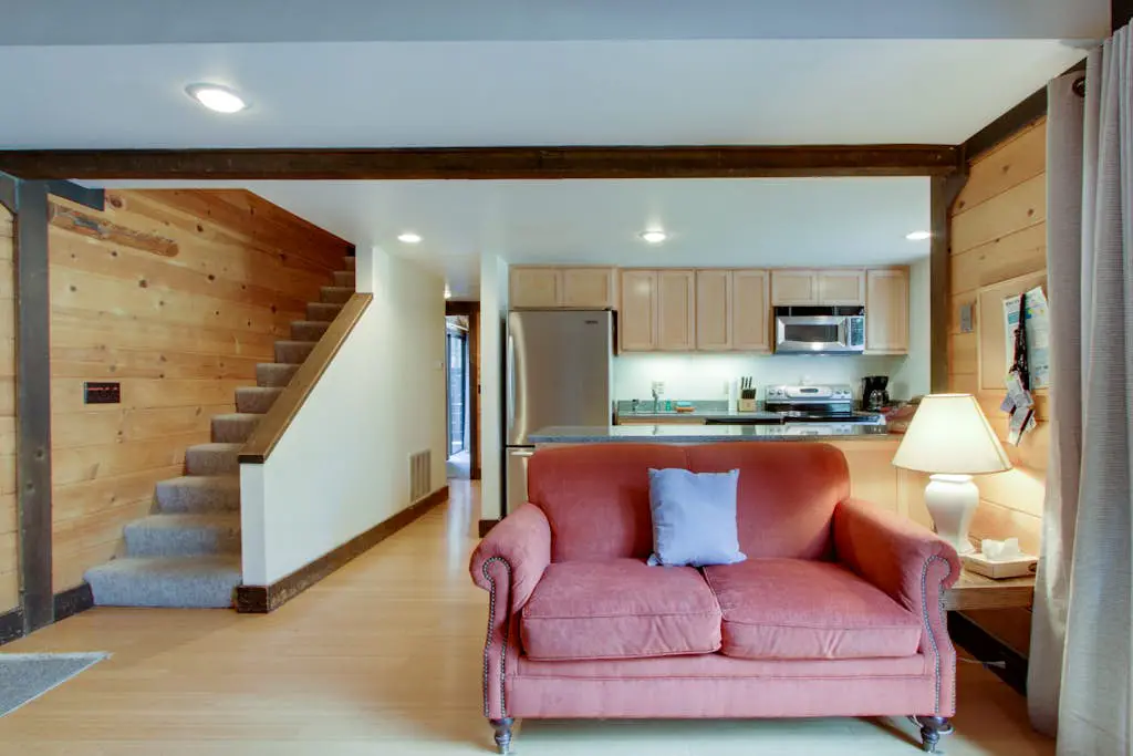 Sleek home with private hot tub & SHARC access - dog-friendly