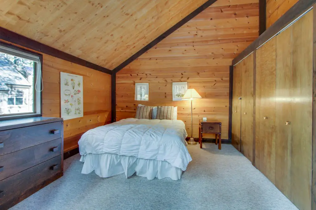 Sleek home with private hot tub & SHARC access - dog-friendly
