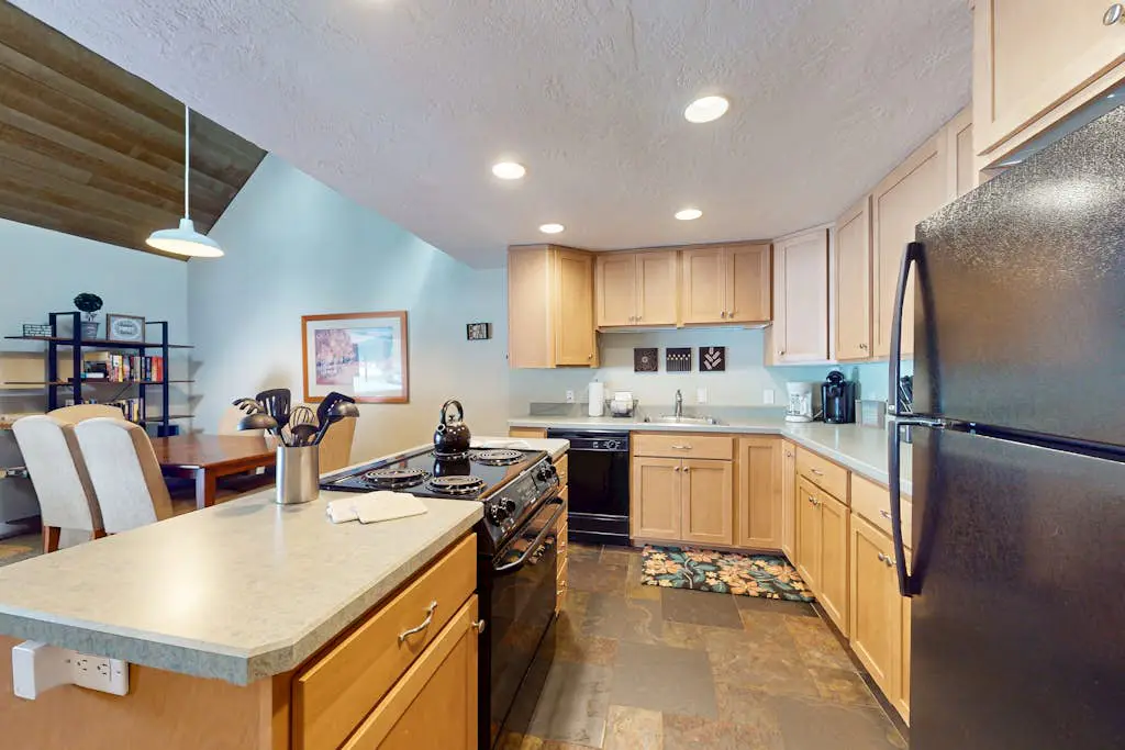 Dog-friendly Sunriver Condo with Great Location & View, SHARC Passes