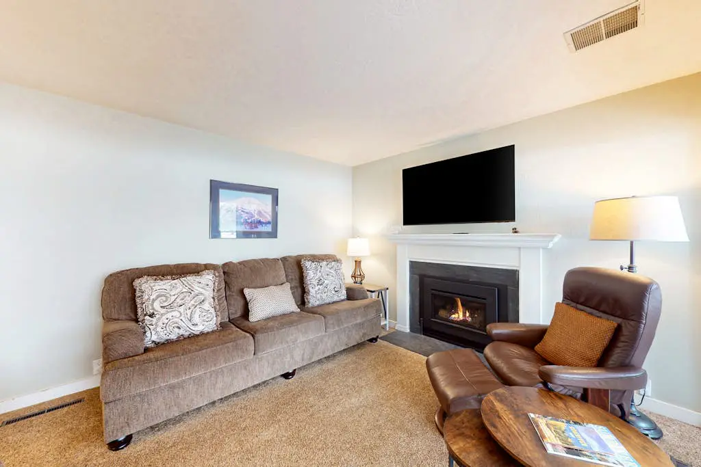 Dog-friendly Sunriver Condo with Great Location & View, SHARC Passes