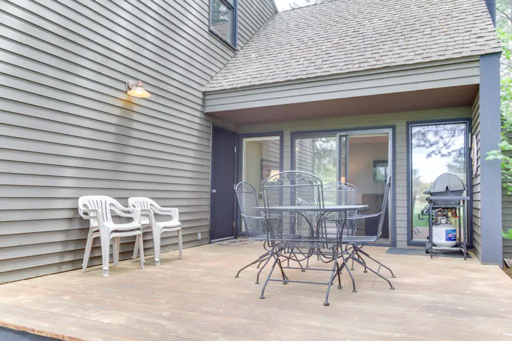 Dog-friendly Sunriver Condo with Great Location & View, SHARC Passes