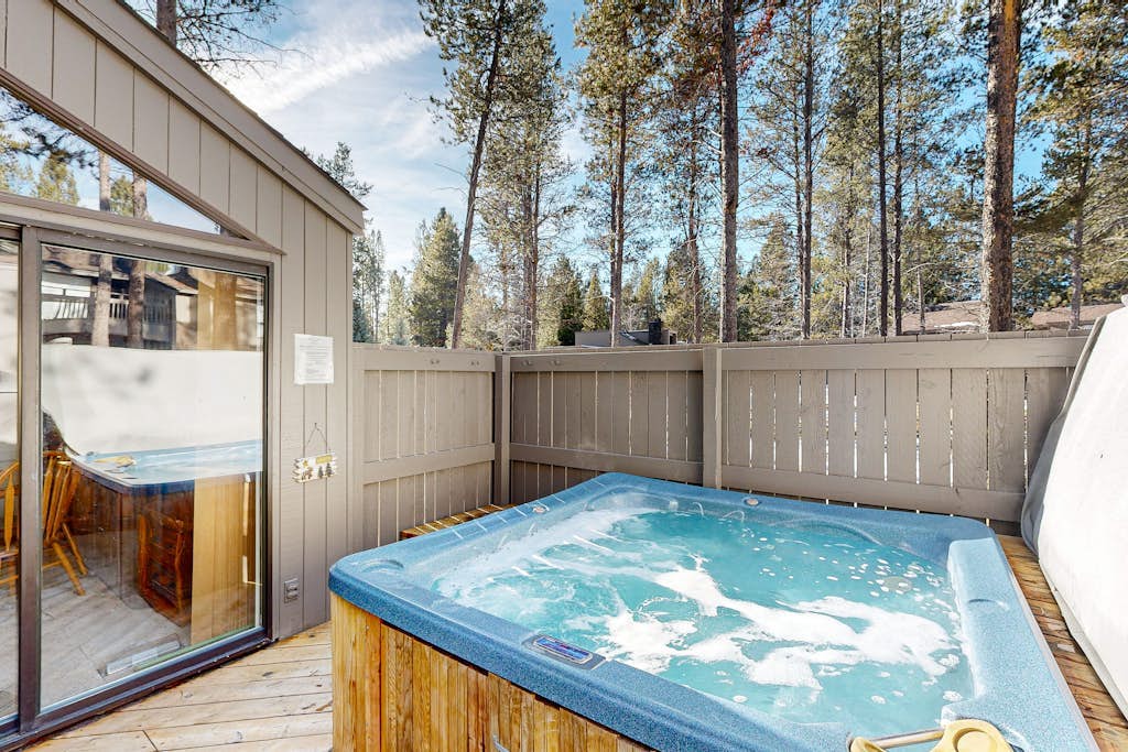 Sunriver Condo with Private Hot Tub, WiFi,