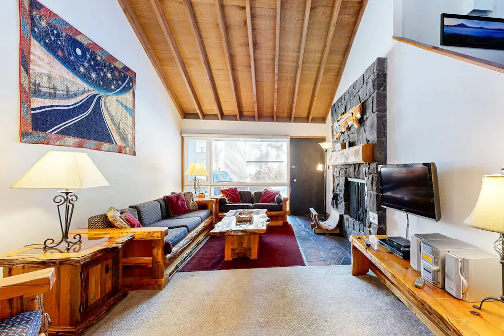 Sunriver Condo with Private Hot Tub, WiFi,